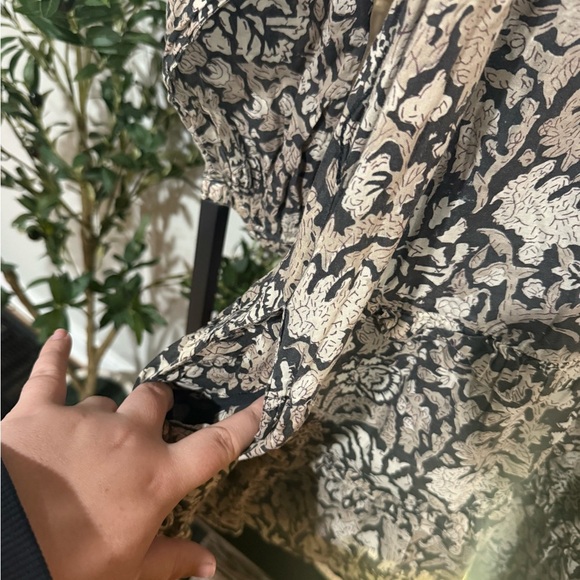 Cleobella Black and Cream Ruffled Graphic Blouse size xs - Picture 7 of 10